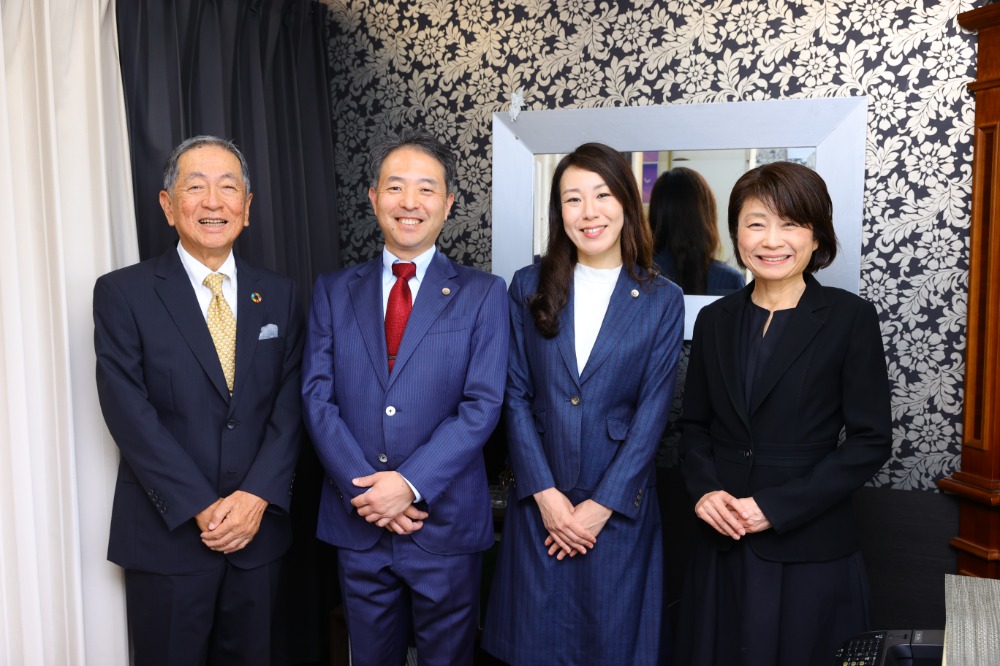 弁護士法人ルネサンスの弁護士・スタッフ集合写真